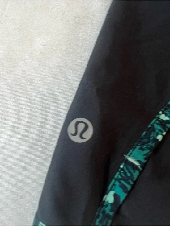 Lululemon Run Times Shorts Black Mountain Peaks Forage Teal Size 6 - Picture 5 of 5